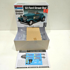 1/24 MONOGRAM ’32 FORD STREET ROD #85-0882 NEW PLASTIC CAR MODEL KIT