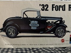 Monogram ‘32 Ford Roadster 1:24 Scale Model Kit 8280-0270