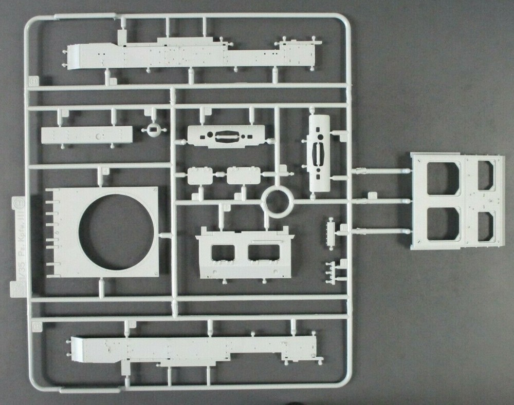 Dragon 1/35 Scale Pz.Kpfw.III Ausf.K Parts Tree B from Kit No. 6903