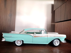 1957 FORD FAIRLANE 500 BUILT MODEL KIT 1/25