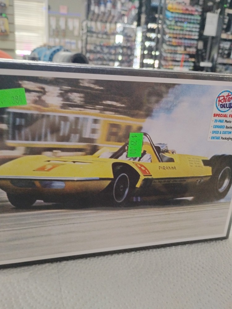 AMT 1122, 1/25 PIRANHA REAR ENGINE DRAGSTER PLASTIC MODEL KIT, AS IS