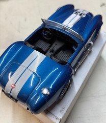 Revell Shelby Cobra 427 Racing 1/24 Blue/ White Stripes #33 with side pipes