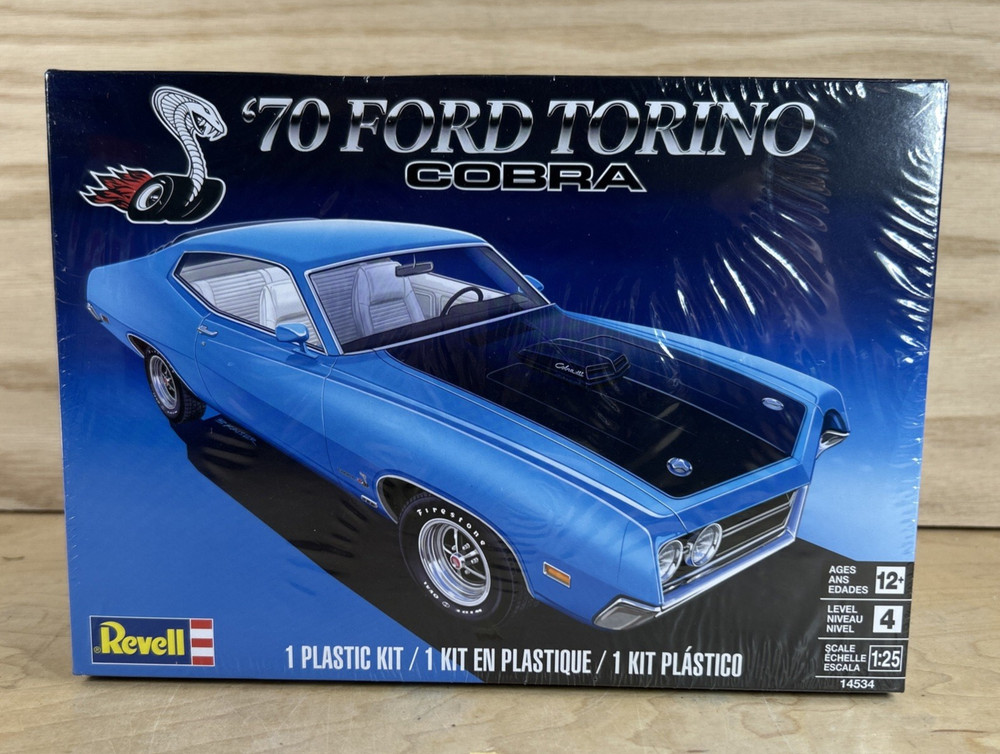Revell 1:25 Scale 1970 Ford Torino Cobra Plastic Model Kit #14534 New