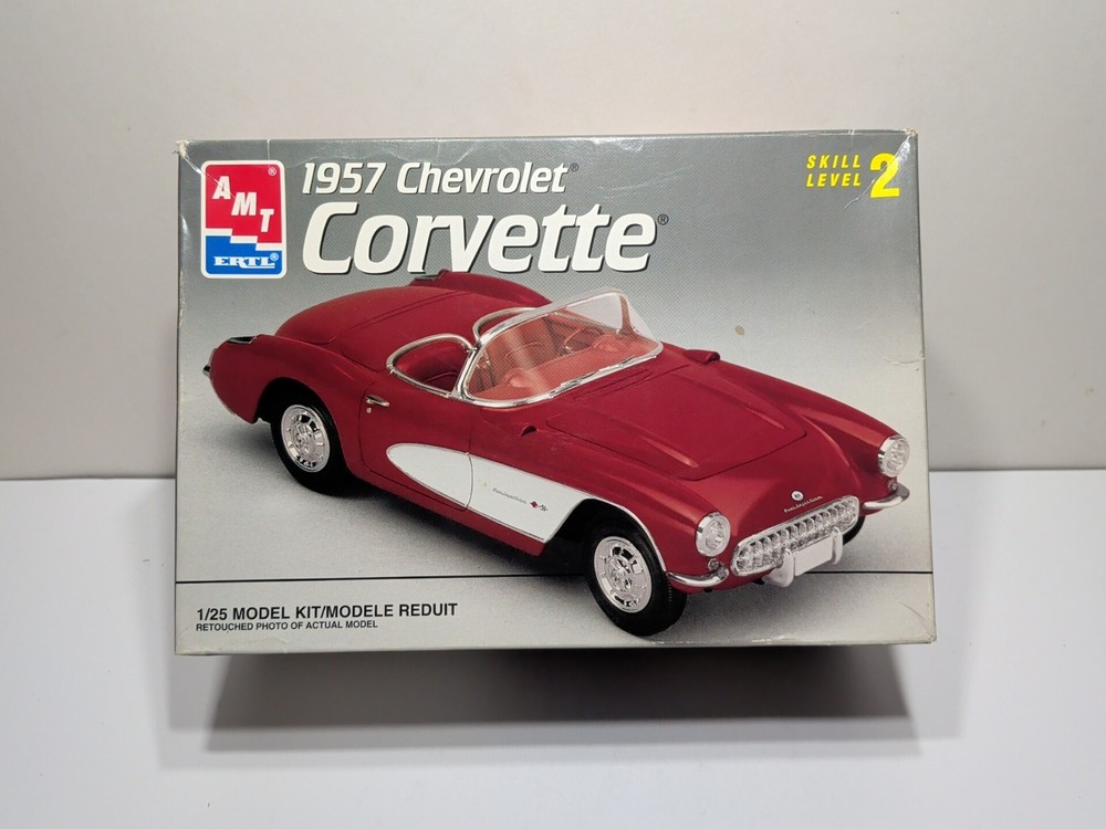 ✨VINTAGE✨ AMT Ertl 1957 Chevrolet Corvette 1/25 Scale Model Kit 8212
