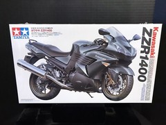 TAMIYA 14111 KAWASAKI ZZR1400 MOTORCYCLE MODEL KIT-NIB-1/12 SCALE