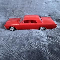 AMT 1968 Lincoln Continental Red 1/25th Scale Friction Dealer Promo Car