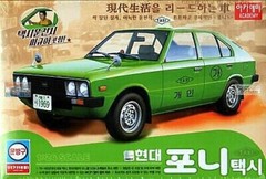 Academy Hyundai Pony Taxi – Plastic Model Car Vehicle – 1/24 Scale – #15140