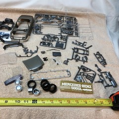 VINTAGE 1990 TAMIYA MERCEDES-BENZ 500 SL PLASTIC MODEL KIT 1:24 SCALE – JAPAN