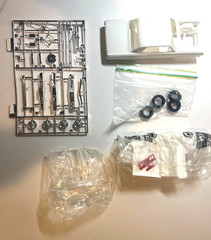 LOT OF 5 AMT REVELL MONOGRAM AND LINDBERG 1/25 SCALE MODEL KITS