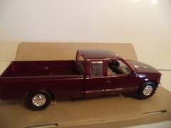 AMT/Ertl 1995 Chevrolet C-1500 Extended Cab, dark garnet Red NEW IN BOX