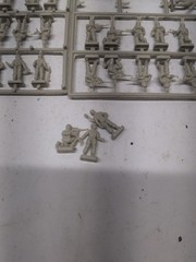 German Paratroopers Green Devils Model Kit #5004 1/35 Open Box 50 Soldiers