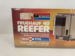 Vintage Monogram Snap Tite 1/32 Scale Fruehauf 40′ Reefer Model Kit #1206 Birds