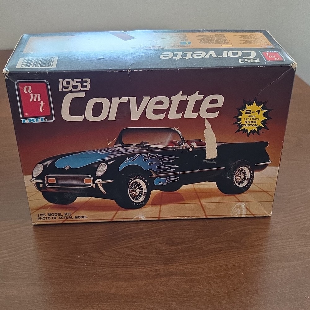 AMT/ERTL 1953 Corvette 1:25 scale Plastic model kit opened not assembled