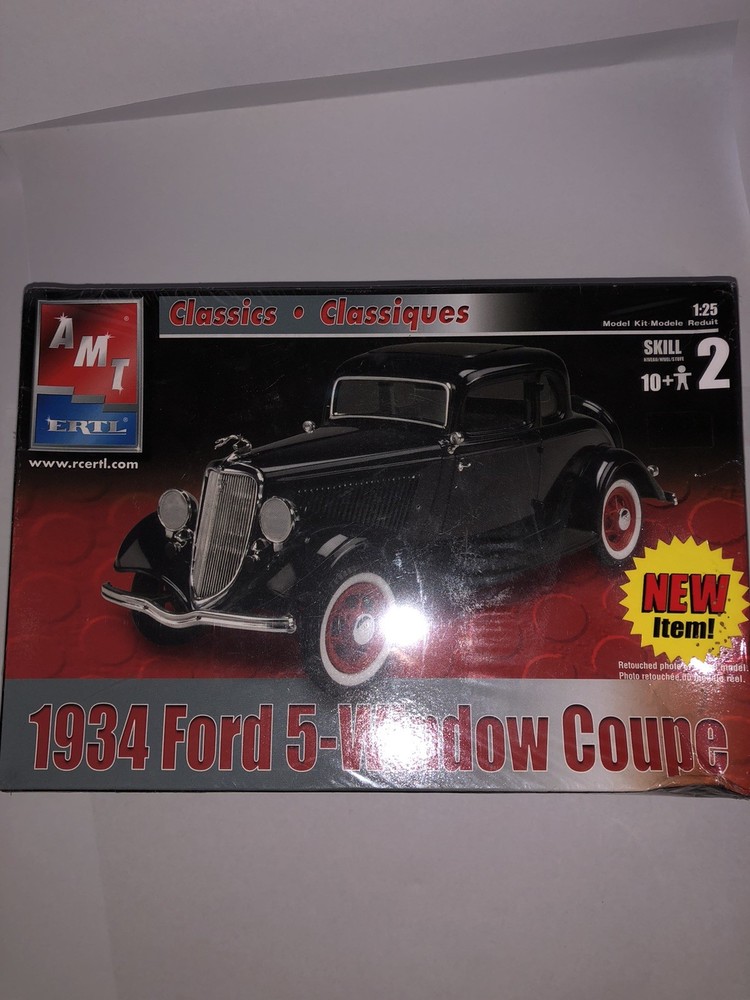 AMT Ertl 1934 Ford 5-Window Coupe Classics Model Kit