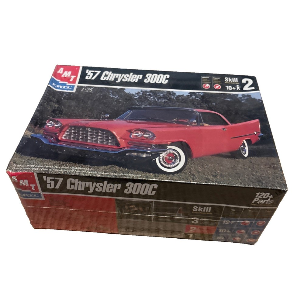 AMT ERTL ’57 Chrysler 300C 1/25 30046 Model Kit 1999 Factory Sealed