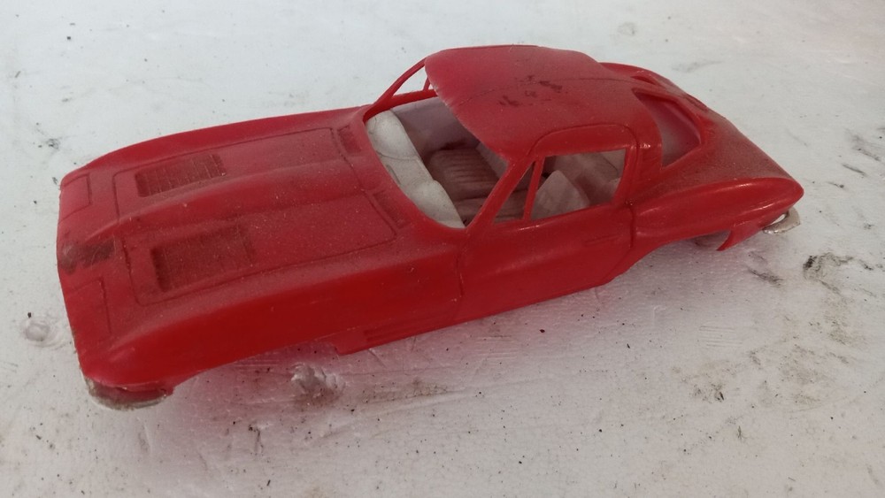 KORRIS KARS CORVETTE STING RAY BODY Plastic Car RED Not Running 1/24