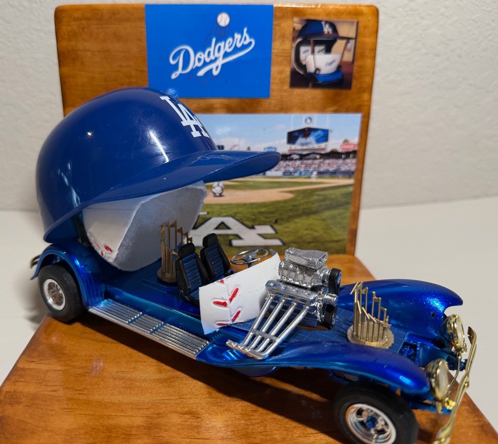 LA Dodgers Pro Built Bullpen Hot Rod Show Car 1/24 scale MLB Model CustomDisplay