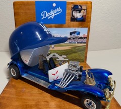 LA Dodgers Pro Built Bullpen Hot Rod Show Car 1/24 scale MLB Model CustomDisplay