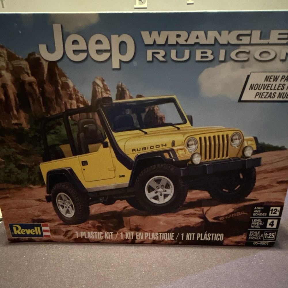 Revell Jeep Wrangler Rubicon 1:25 Plastic Model Kit 85-4501