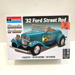 1/24 MONOGRAM ’32 FORD STREET ROD #85-0882 NEW PLASTIC CAR MODEL KIT