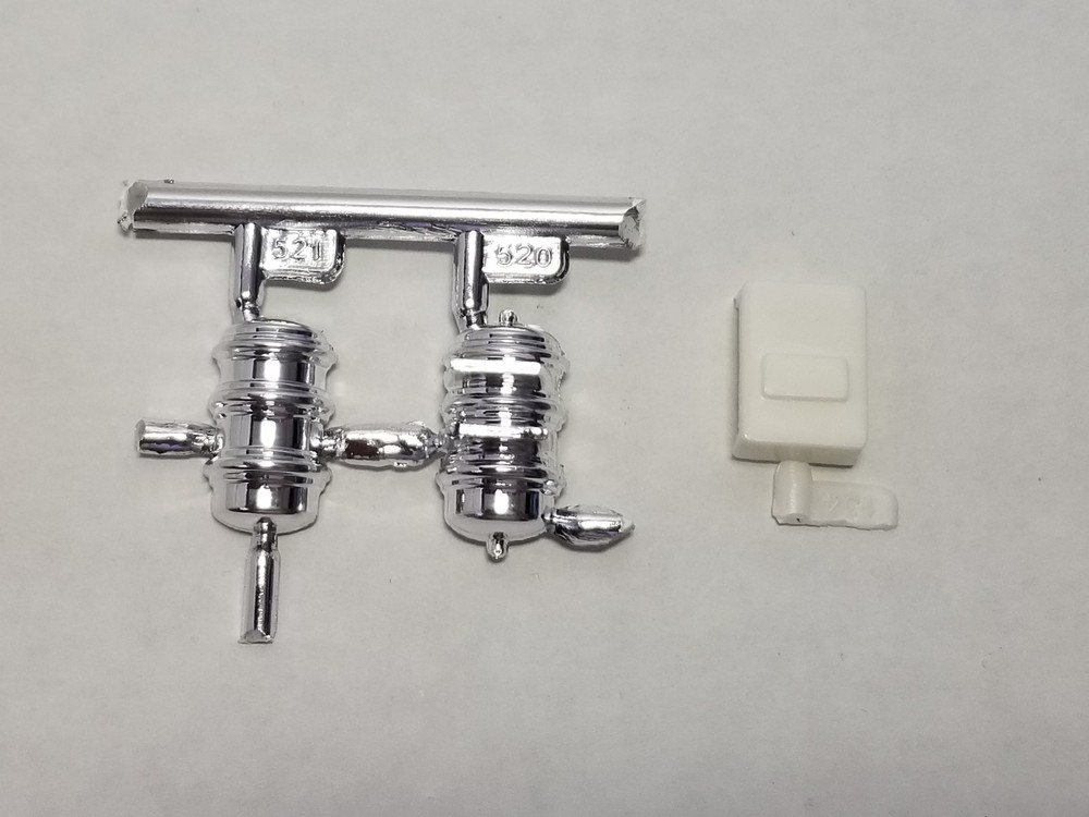 Diamond REO Truck Tractor LUBEREFINER & BRACKET for 1:25 AMT Model Kit