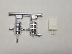 Diamond REO Truck Tractor LUBEREFINER & BRACKET for 1:25 AMT Model Kit