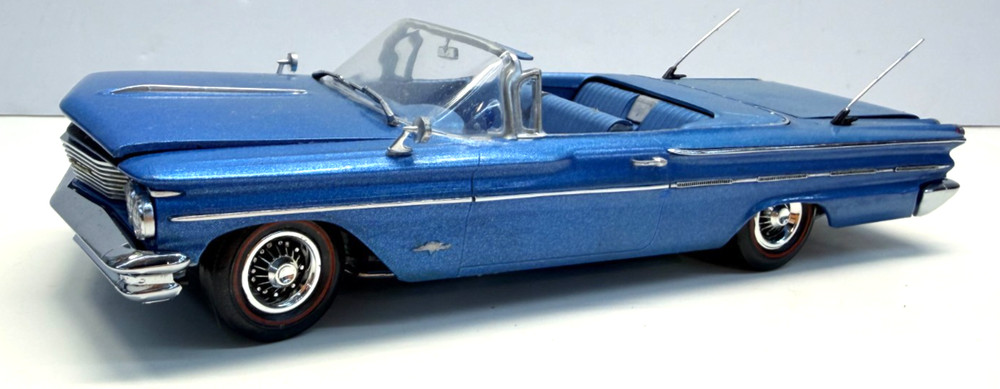 AMT 1:25 Scale 1960 Pontiac Bonneville Convertible Klaver Pro-Built Model