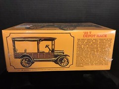 AMT 1237/12 ‘23 “T” DEPOT HACK MODEL KIT-NIB-1/25 SCALE