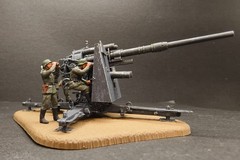 1/72 WWII German FLAK 36/37 Type 88mm Gun With 4 Soliders Plastic Model W/Base