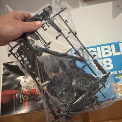 Revell Visible V8 Operating Engine Model Kit H-902