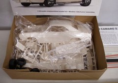 MONOGRAM 69 CAMARO Z/28 CAR MODEL KIT 1:24 BOXED 2220 UNTOUCHED