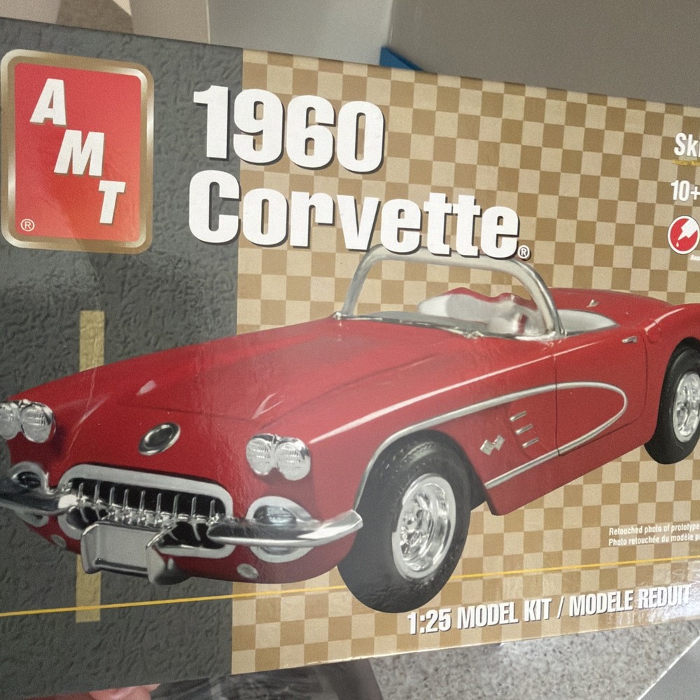 AMT 1960 Corvette Convertible Model Car Kit 1/25 Scale Open Box Sealed Parts