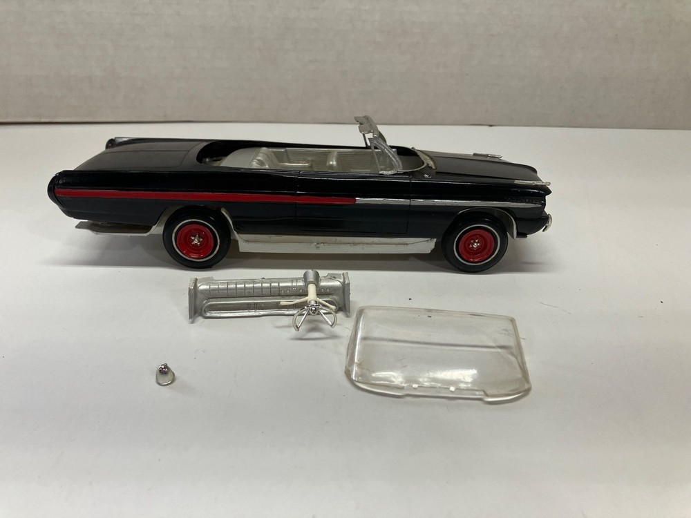 VINTAGE AMT 1/25 SCALE JUNKYARD 1962 PONTIAC CONVERTIBLE BUILT MODEL KIT