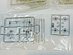Moebius Models 1207 1/25 1956 Chrysler 300B Car Kit Skill Level 3 Model Kit-NIOB
