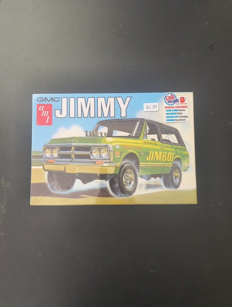 AMT 1/25 Scale AMT1219 1972 GMC Jimmy Model Kit