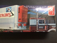 AMT 3950 ~ FRUEHAUF 40’ Reefer model kit ~ SEALED!!!