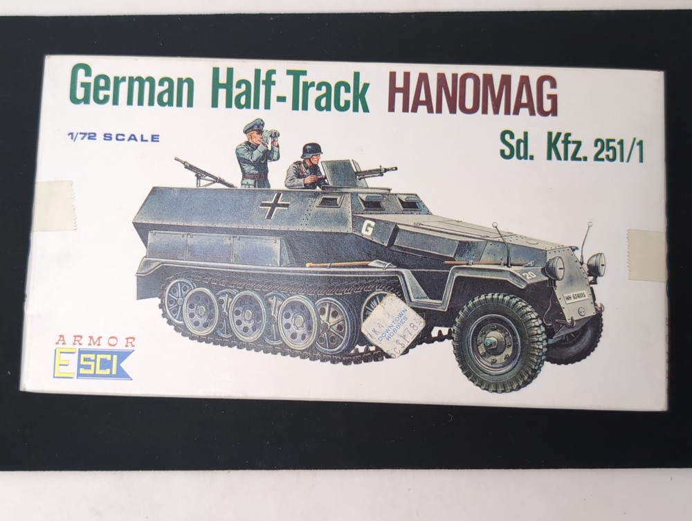 ESCI Armor- HANOMAG Sd. Kfz 251/1 GERMAN HALF-TRACK 1:72 Scale Model Kit