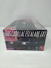 Cadillac 2005 Escalade EXT 1/25 Model Kit AMT 1317 Factory Sealed M23