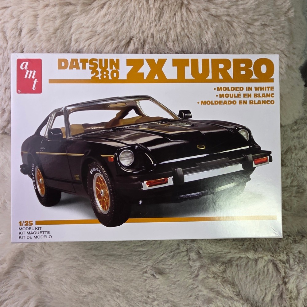 AMT Datsun 280ZX Turbo 1/25 Scale Model Kit AMT1043/12 White Molded Open Box