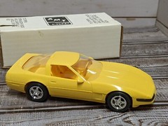 AMT Ertl 1995 Chevrolet Corvette ZR-1 Promo Car Yellow # 6661E0