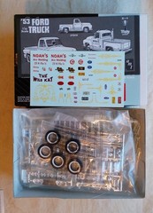 AMT Trophy Series 1953 FORD PICKUP TRUCK Hot Rod 3 in 1 Model Kit 1:25 NIOB