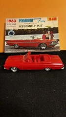 JO-HAN 1/25 1963 PLYMOUTH FURY CONVERTIBLE ANNUAL BUILT MODEL W/FLAT BOX
