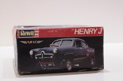 REVELL 1951 HENRY J SAINTS SCALE 1:25 MODEL KIT 7398