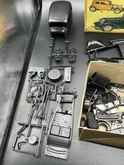 AMT MODEL KIT 1932 FORD VICTORIA VICKY 2432-150 Rare Kit