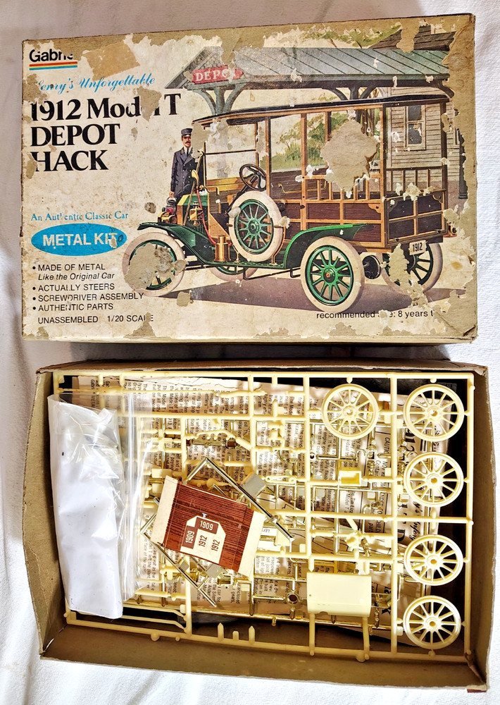 Very Old HUBLEY 1/20 Scale 1912 MODEL T DEPOT HACK Unassembled Model Kit