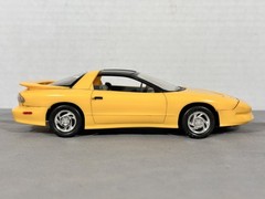 1/24 Scale 1993 Pontiac TRANS AM T-top 1/25 PROMO Model Car YELLOW Firebird AMT?
