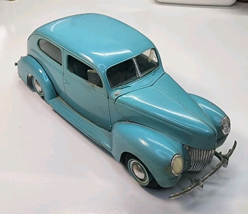 Vintage AMT Baby Blue ’39 Ford Deluxe Tudor Sedan 1/25 Plastic Model Kit Built