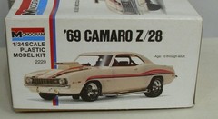MONOGRAM 69 CAMARO Z/28 CAR MODEL KIT 1:24 BOXED 2220 UNTOUCHED