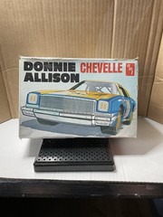 Read description AMT/Donnie Allison Pepsi Chevelle Stock Car Model Kit 1:25T380
