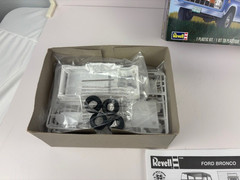 Revell Ford Bronco 1/25 Scale Plastic Model Car Kit 85-4320